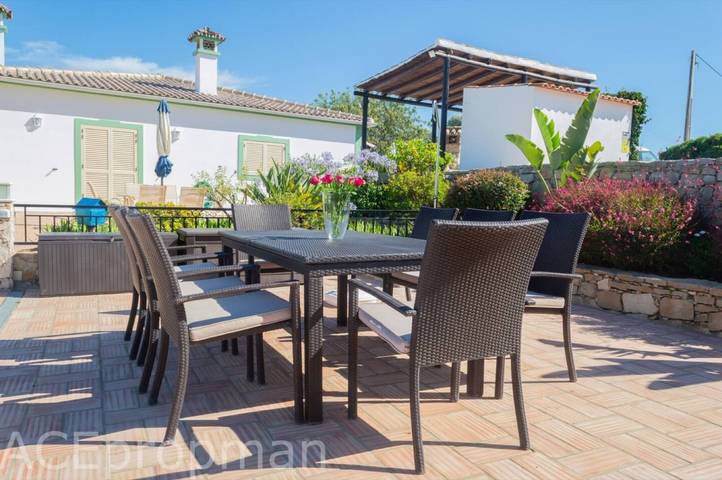 Villa 'Peacehaven' avec vue sur les montagnes, Wi-Fi et climatisation in Loulé (São Sebastião), District de Faro