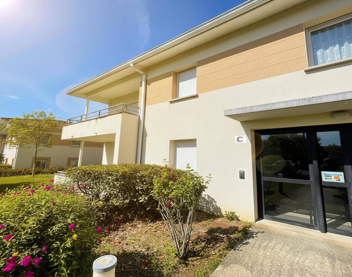 Appartement entier, Appart 3 ou 4 personnes pro&confort - 2 parkings - Espace Carat in L'Isle-d'Espagnac, Charente