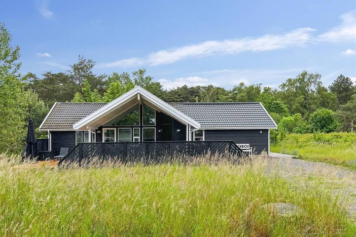 Amazing home in Aakirkeby w/ Sauna, WiFi and 2 Bedrooms in Østre Sømarken, Pedersker