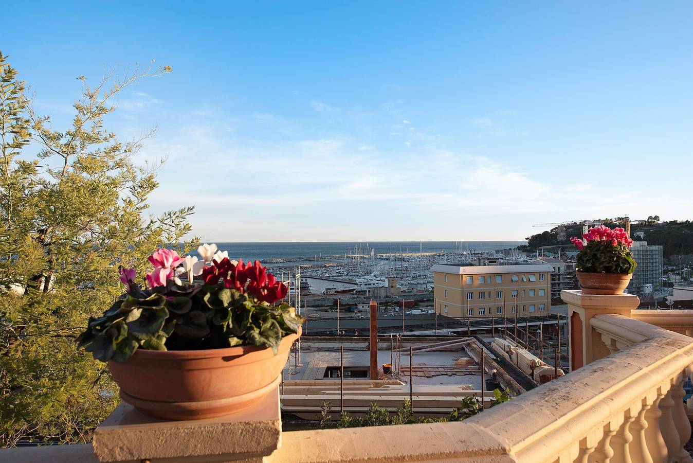 Apartamento entero, Apartamento "Trilocale in Villa Vista Mare Apt 3" con vistas al mar in Varazze (City), Varazze