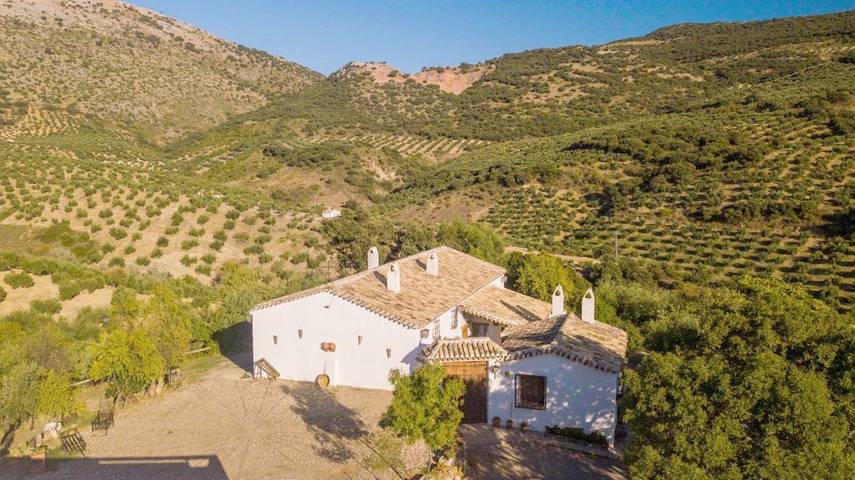 Casa rural para 30 personas, con Balcón y Terraza además de Jardín y Piscina en Castillo de Locubín