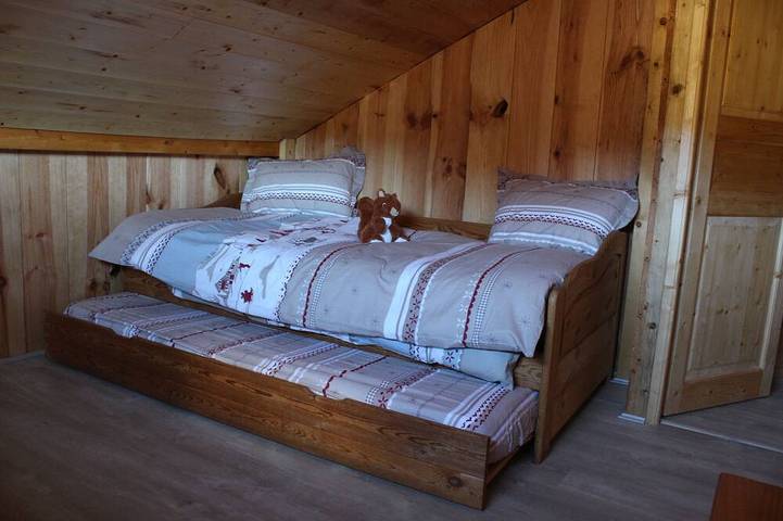 Entire apartment, Apartment in a chalet in the Haut Jura, ideal for family vacations. in Lamoura, Parc naturel régional du Haut-Jura