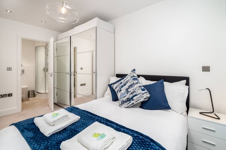 Apartment for 6 people, with terrace in High Wycombe