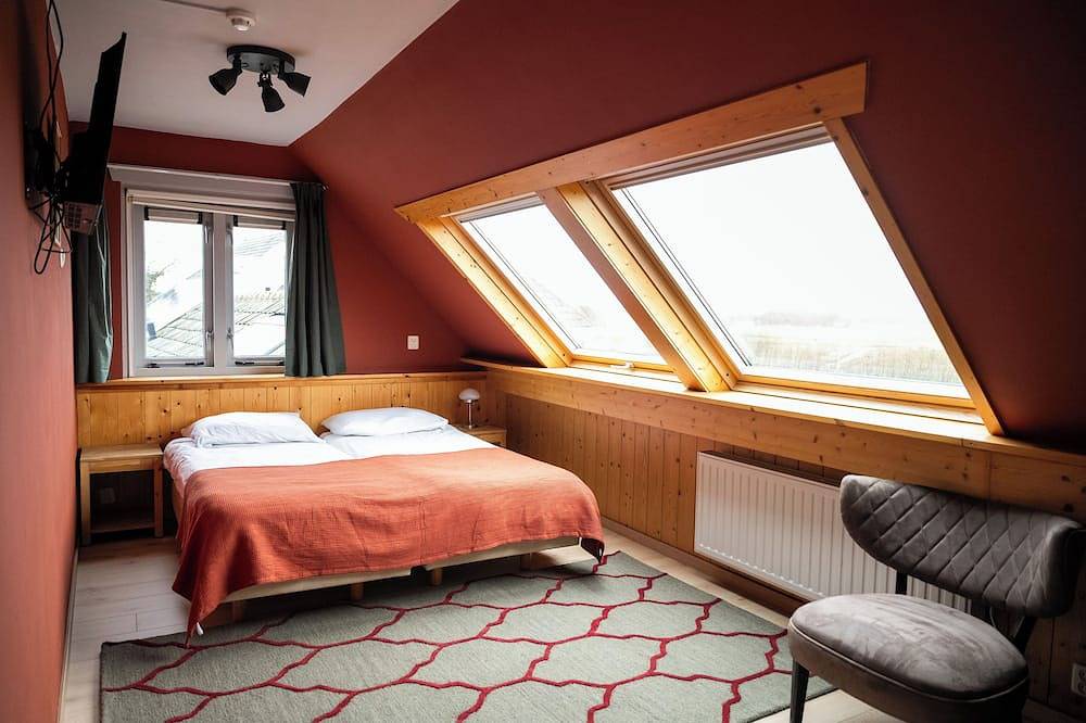 Villa op Terschelling (10 kamers met eigen badkamer). 10 min fietsen van strand. in Nederlandse waddeneilanden