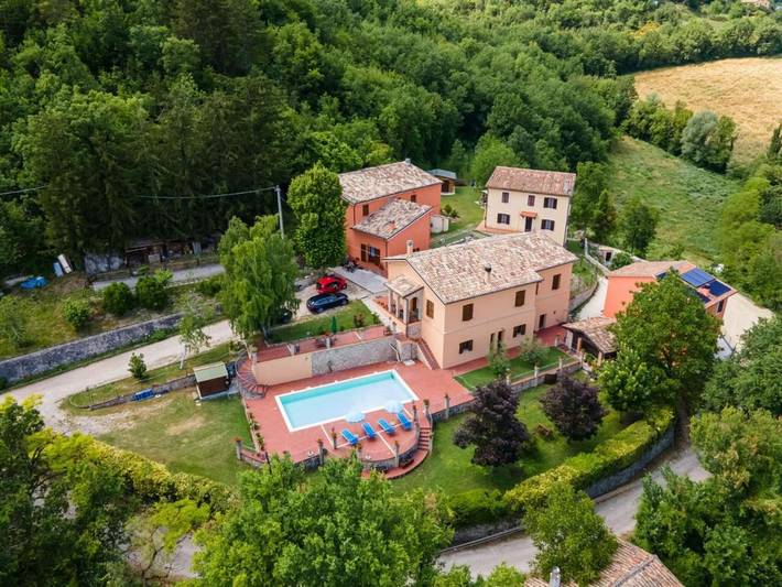 Appartamento per 2 persone, con Terrazza e Giardino nonché Piscina a Cerreto di Spoleto