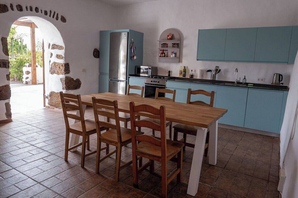 Co-Living at Casa Cocolores in Villaverde, La Oliva
