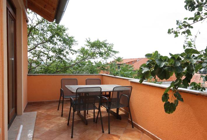 Ferienhaus für 6 Personen, mit Balkon/Terrasse in Tisno