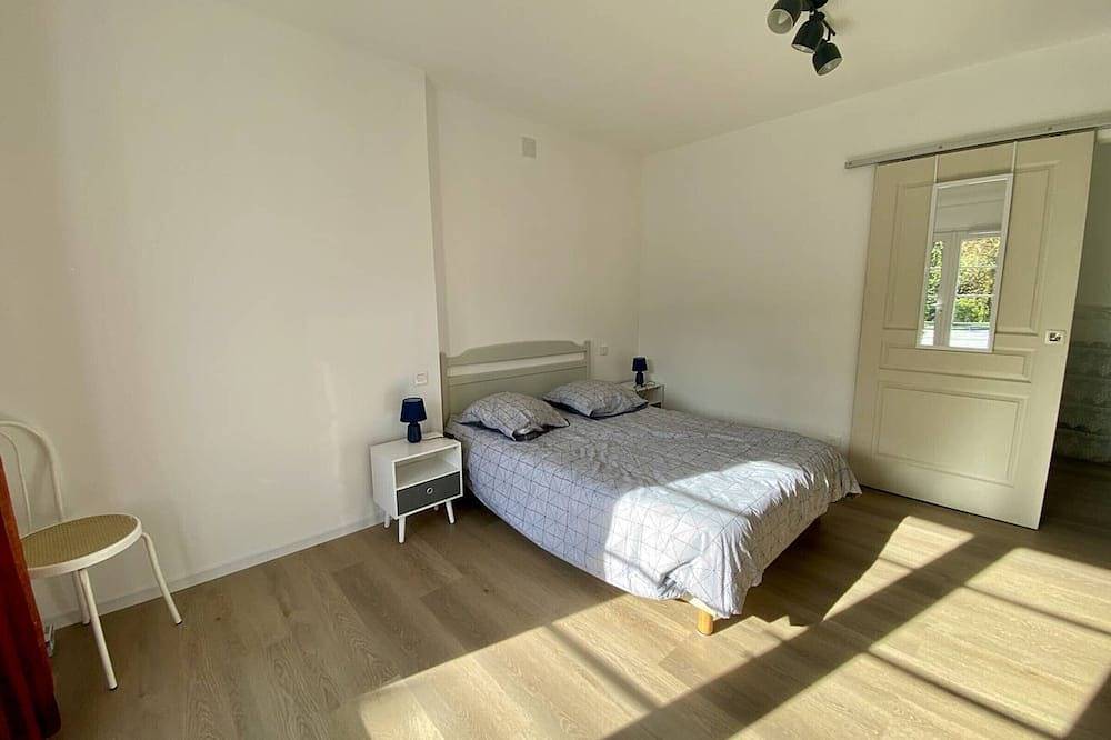 Entire apartment, Charming T2 in Cambo-les-Bains, near Thermal Baths, Wifi, sleeps 2 in Cambo-les-Bains, Bayonne region