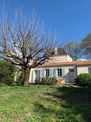 Gîte pour 8 personnes, avec jardin et terrasse à Saint-Just-Luzac