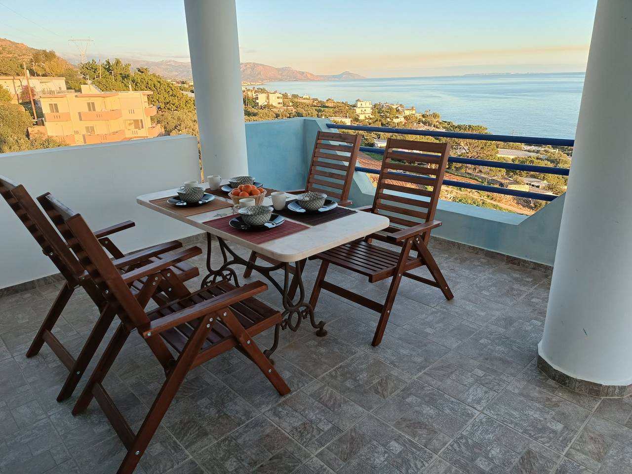 Casa Vacacional 'Blue Window Seaview Maisonette' con Vistas al Mar, Wi-Fi y Aire Acondicionado in Achlia, Lasithi