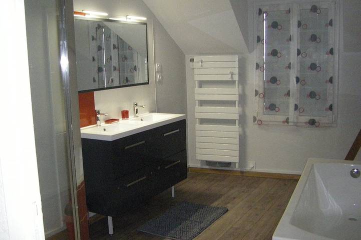 Maison Semi-Troglodyte, 4 A 8 Couchages - 5 Min D Amboise - Vue Sur le Chateau in Nazelles-Négron, Région de Tours