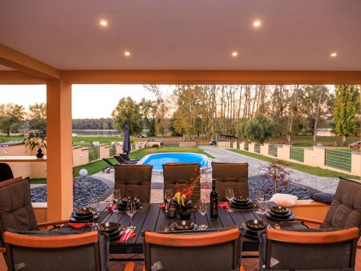 Geräumige Ferienwohnung mit Garten, Grill und kostenlosem Parkplatz in Osijek-Baranja