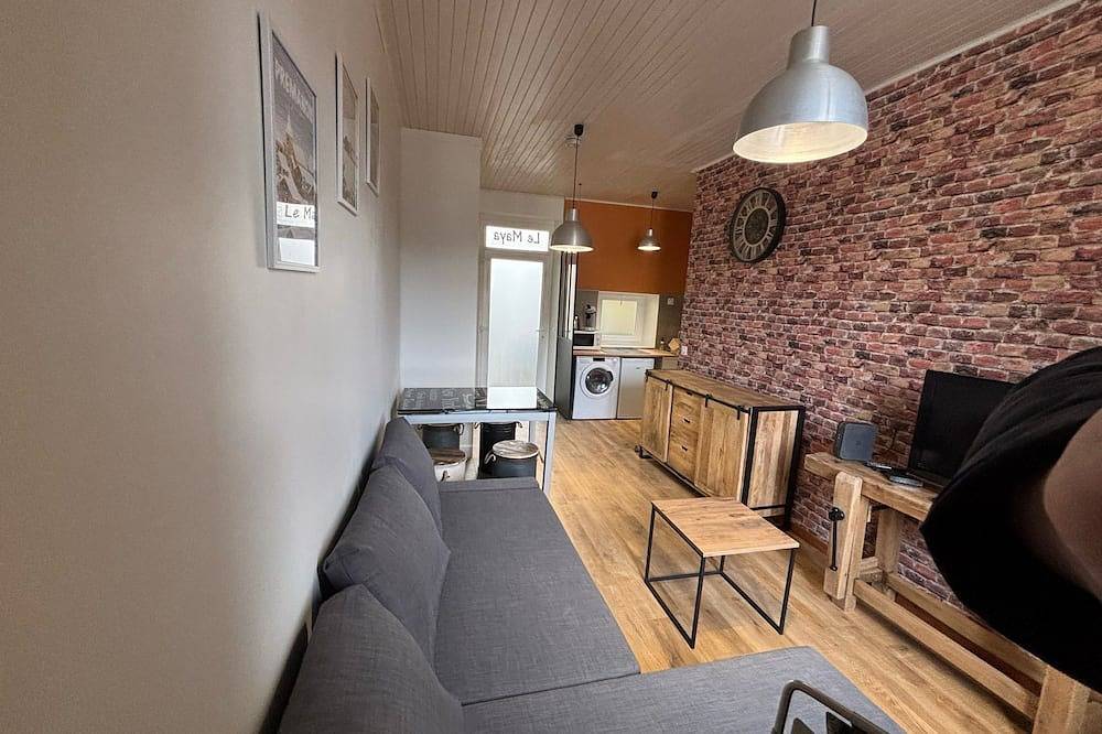 Entire apartment, Le Maya downtown in Saint-Claude (Jura), Parc naturel régional du Haut-Jura