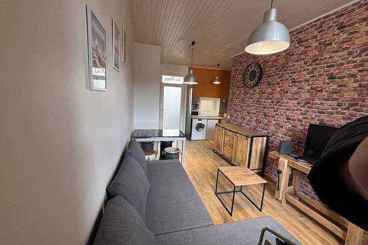 Entire apartment, Le Maya downtown in Saint-Claude (Jura), Parc naturel régional du Haut-Jura