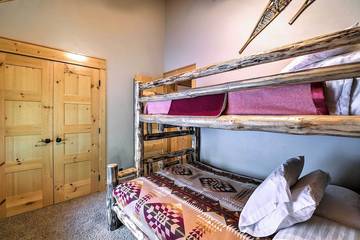 Log Cabin for 11 Guests in McCall, Payette Lake, Picture 1