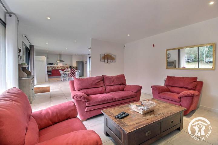 Gîte pour 5 personnes, avec Terrasse ainsi que Jardin et Piscine à Pleumeur-Bodou - 2