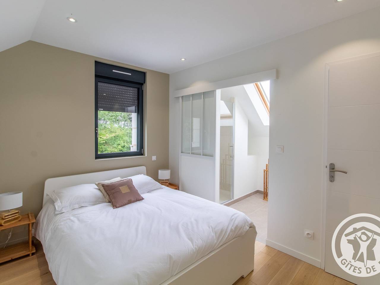 Gîte rénové et cosy avec terrasse, près de la Loire et des châteaux, idéal pour couple in Loire-Authion, Angers region