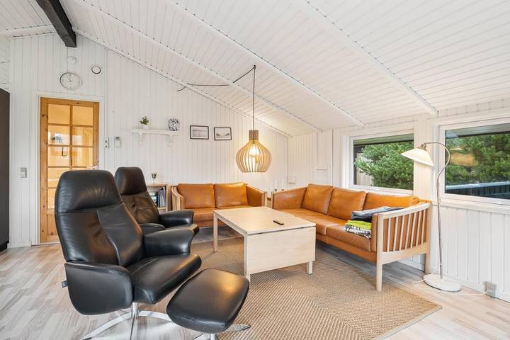 Cosy holiday home in Blåvand - sleeps 8 plus dog in Blavand, Varde Region