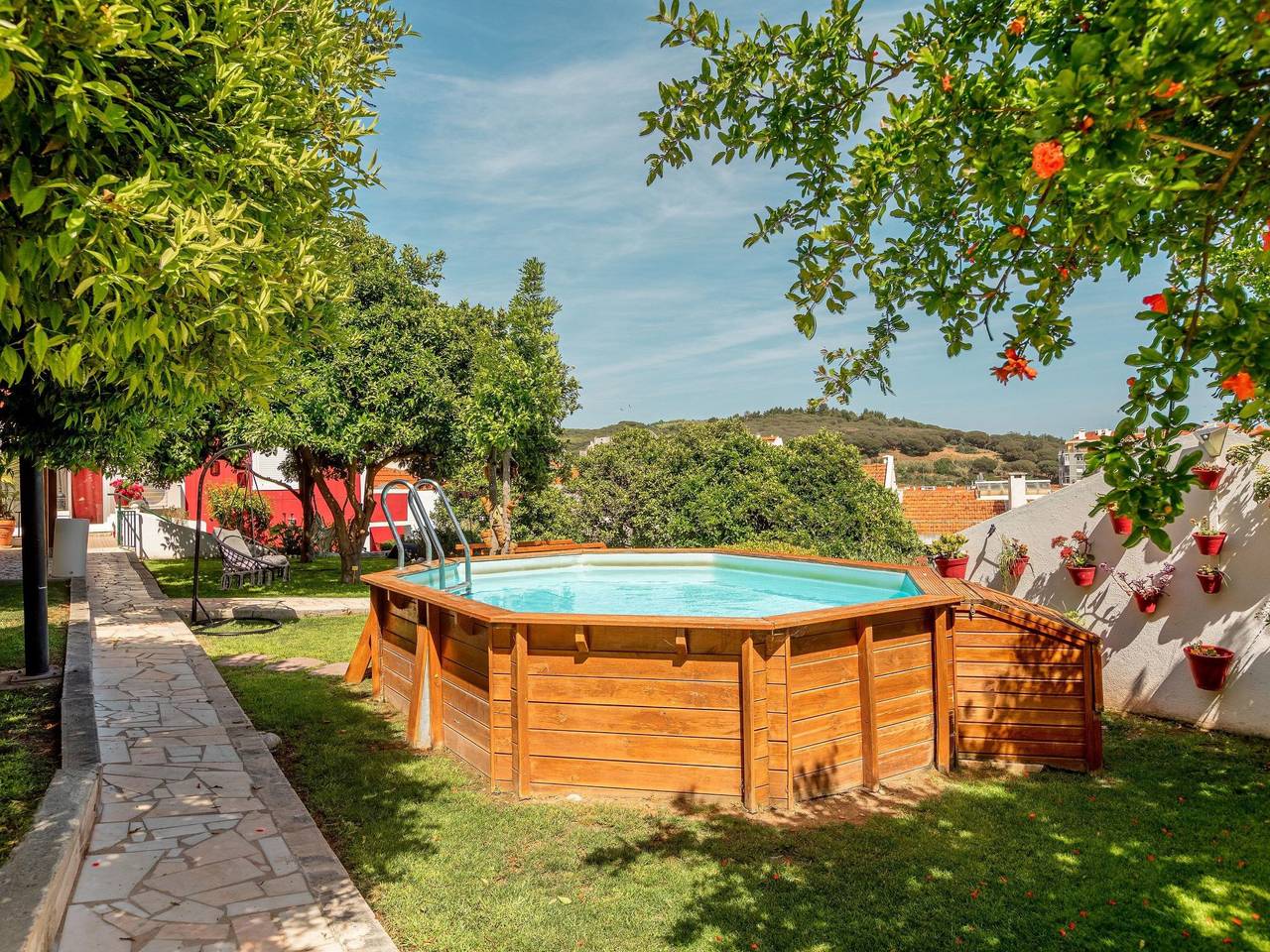 Nette Wohnung mit Kleinem gemeinsamem Pool in Alges, Algés, Linda-a-Velha e Cruz Quebrada-Dafundo