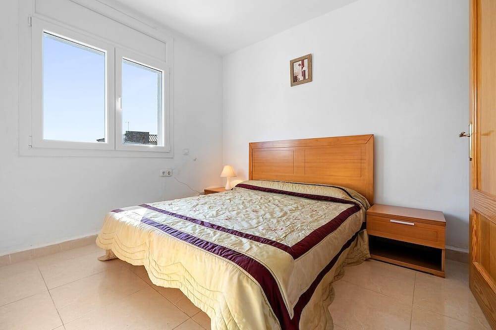 Villa for up to 10-12 people with air conditioning and 400m. to the sea. in Miami Playa, Costa Dorada