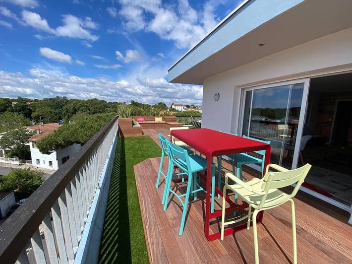 Gîte pour 4 personnes, avec Balcon ainsi que Terrasse et Vue dans Office de Tourisme de Saint Palais sur Mer
