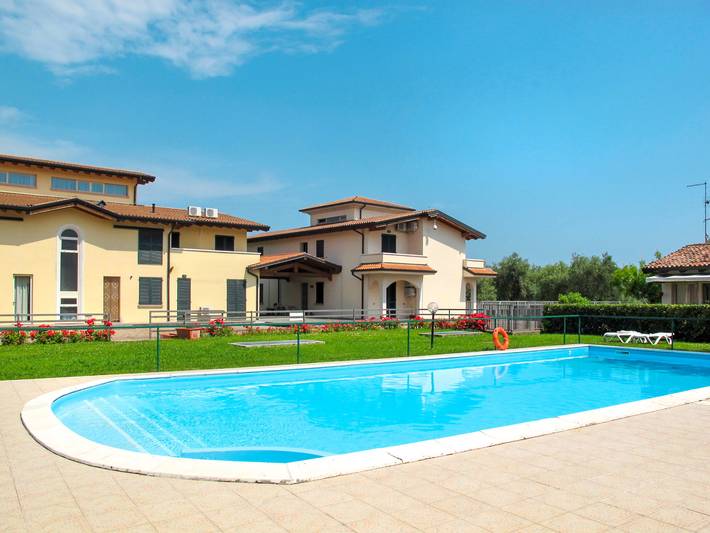 Holiday apartment for 4 people, with view and children pool as well as balcony and garden - 1