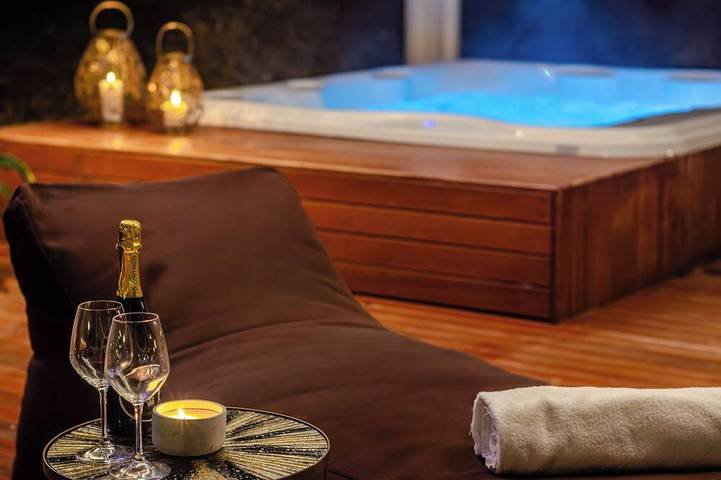 Villa con piscina, Jacuzzi e Spa con 4 suites a Rimini in Rimini, Provincia di Rimini