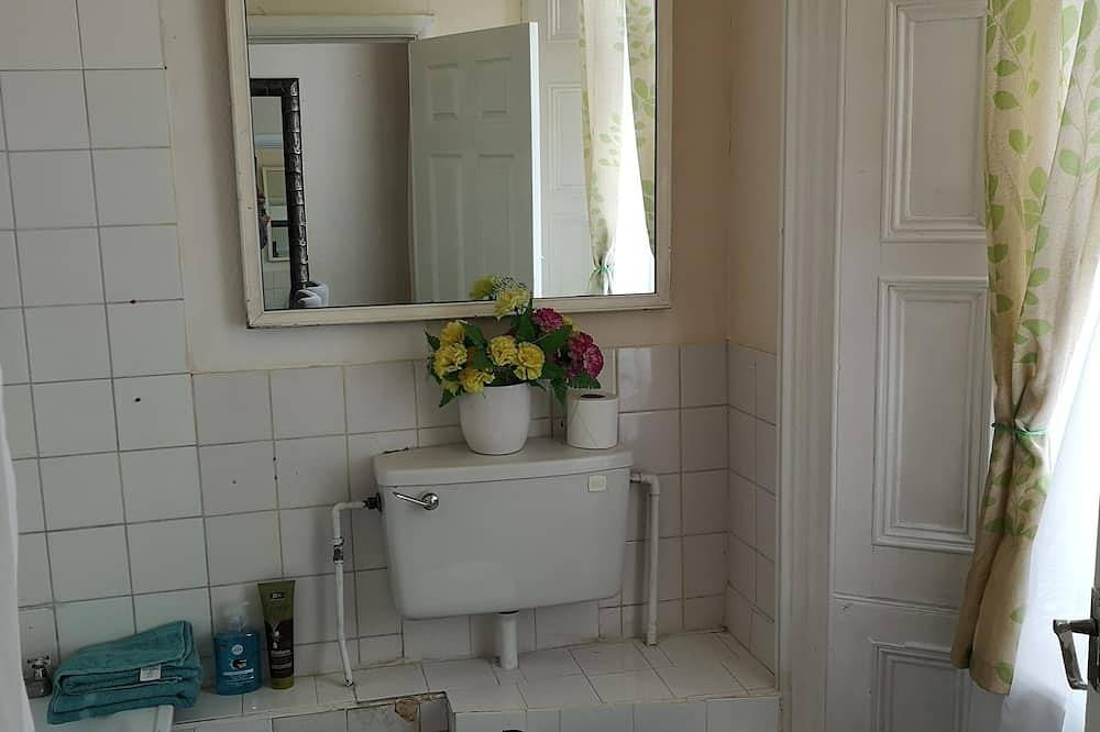 Apartamento entero, Amplio apartamento en Regency propiedad junto al puerto de Dover y White Cliffs con estacionamiento in Dover, Kent