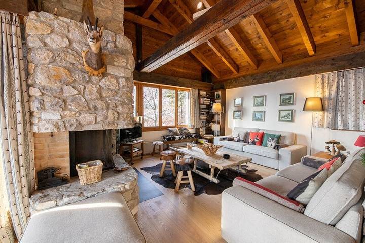 Dailles n° 7, riesiges Chalet in Südlage in Chalais (Schweiz), Walliser Alpen
