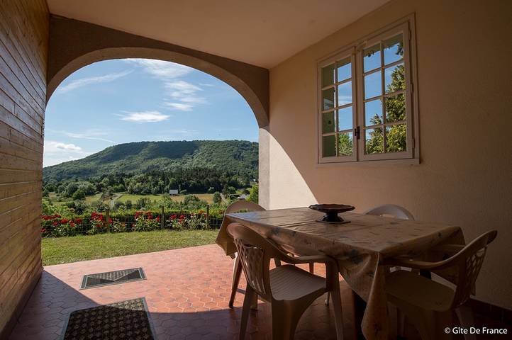Gîte pour 4 personnes, avec jardin à Murol - 2