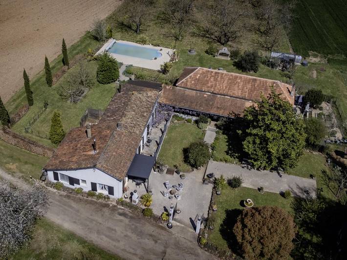 Location de vacances pour 6 personnes, avec jardin ainsi que terrasse et piscine à Mazeyrolles - 4