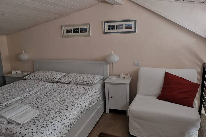 Location de vacances pour 5 personnes, avec jardin à Brovello-Carpugnino - 2