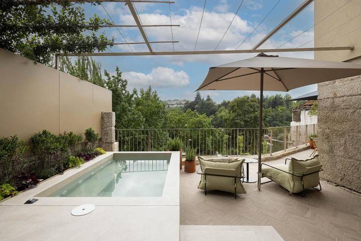 Gîte pour 4 personnes, avec terrasse ainsi que piscine et vue à Amarante - 3