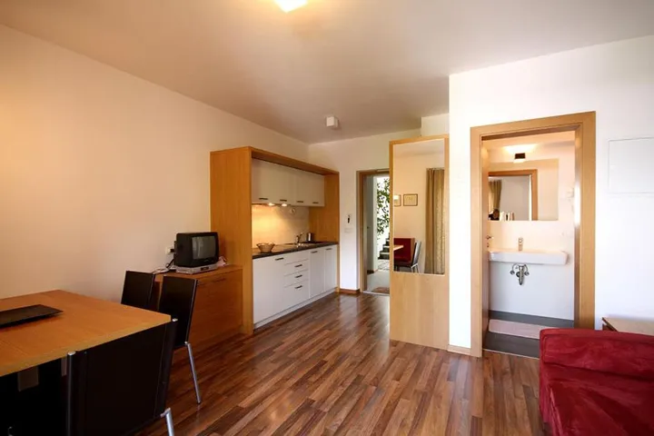 Apartamento de vacaciones para 2 personas, con vistas además de balcón y jardín - 1