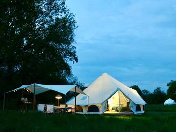 Tente pour 4 personnes, avec piscine ainsi que vue et jardin dans la Creuse