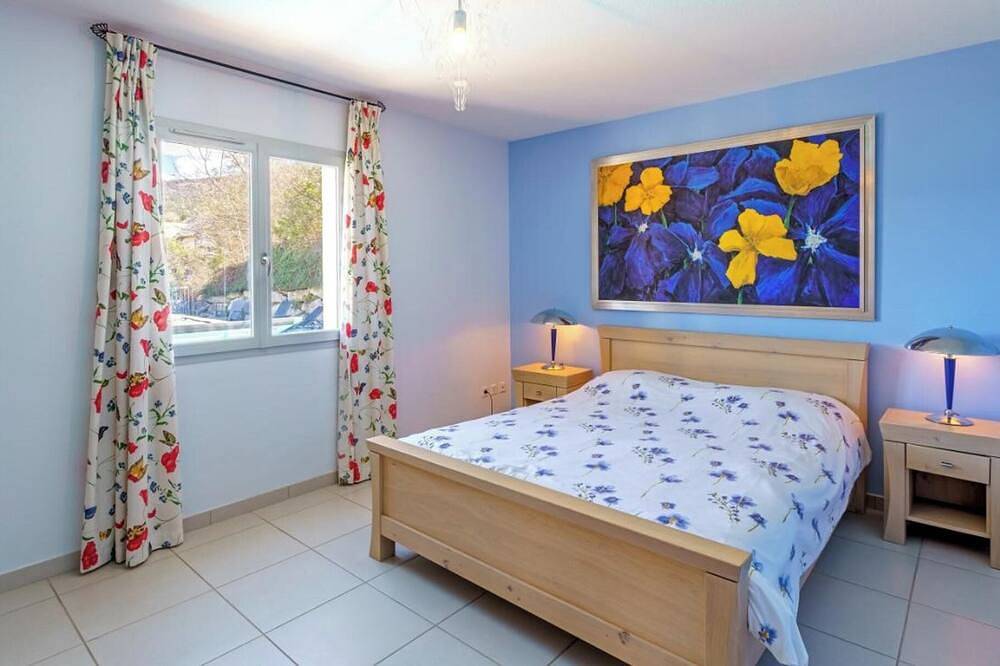 Villa resort ideal for groups and families with lake and mountain views, swimming pool, sauna in Savines-le-Lac, Écrins National Park