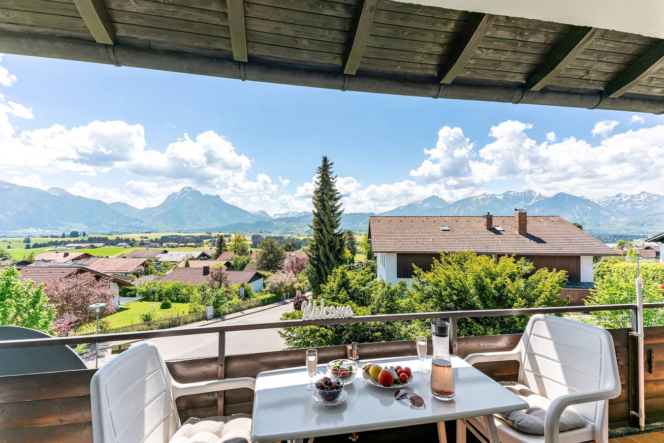 Ganze Wohnung, Ferienwohnung 'Neuschwanstein-blick' mit Seeblick, Gemeinschaftsgarten und Wlan in Hopfen am See, Bayerisch Schwaben