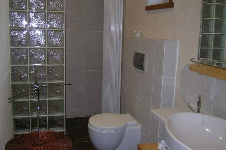 Gîte pour 4 personnes, avec jardin et piscine, animaux acceptés à Neuilly-le-Réal - 3