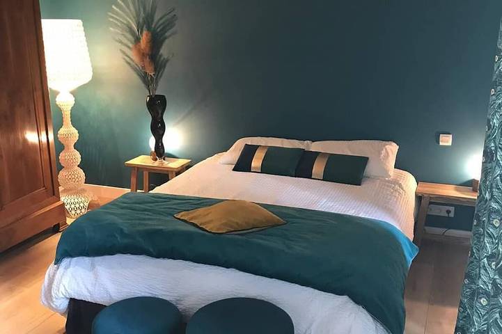 Gîte pour 10 personnes, avec Terrasse ainsi que Jardin et Piscine à Lunay