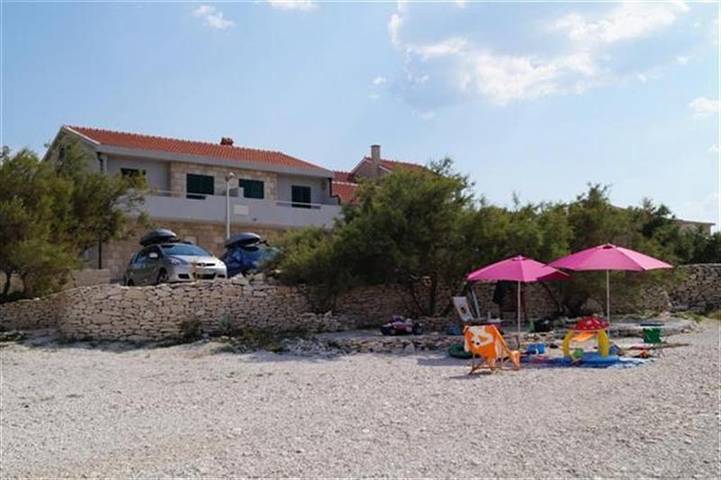 Ganze Wohnung, Ferienwohnung in Povlja mit Meerblick, Terrasse, Klimaanlage, W-Lan (4936-1) in Povlja, Brac
