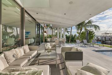 Vacation Rental for 9 Guests in North Bay Village, Florida, Picture 2
