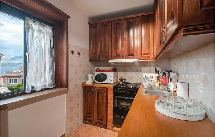 Gemütliche 2-Zimmer-Wohnung mit Terrasse, WLAN und 700 m zum Strand in Postira, Brac
