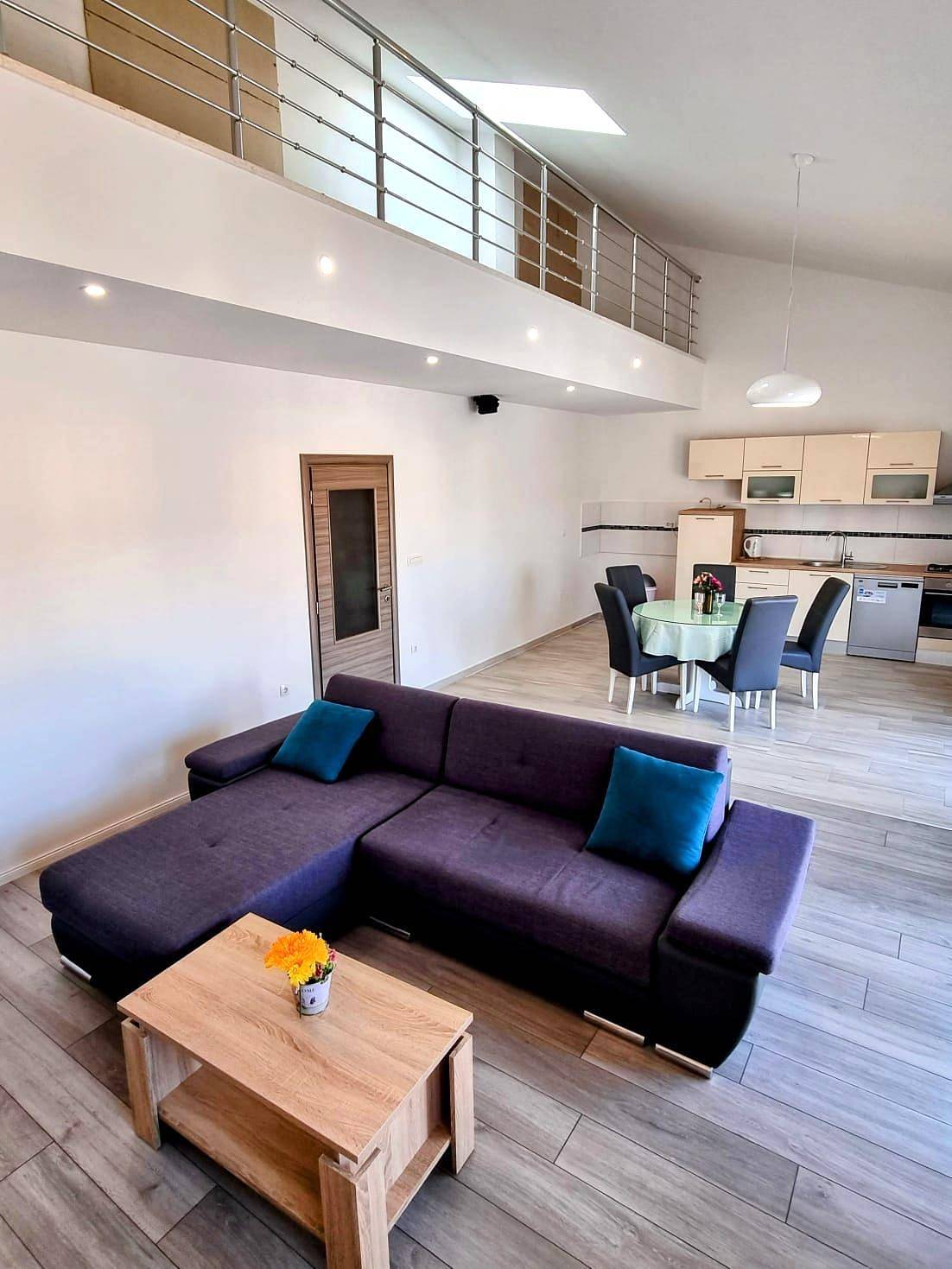 Ganze Wohnung, 2-Zimmer-Ferienwohnung mit Balkon und Meerblick Stobrec, Split -a in Stobrec, Split-Dalmatien