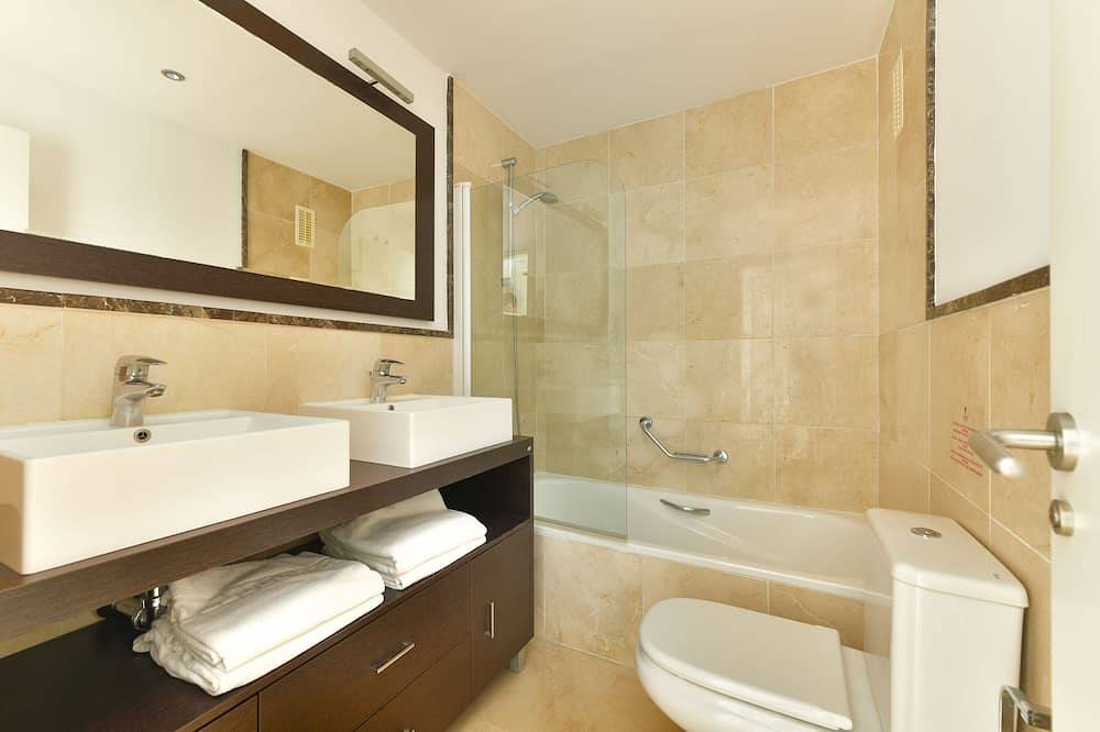 Hel lejlighed, Exclusive 2 bedrooms apartment side sea view in Torrox Costa, Torrox