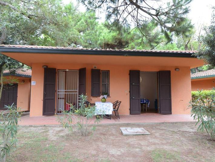 Bungalow per 6 persone, con giardino e piscina in Lido di Spina