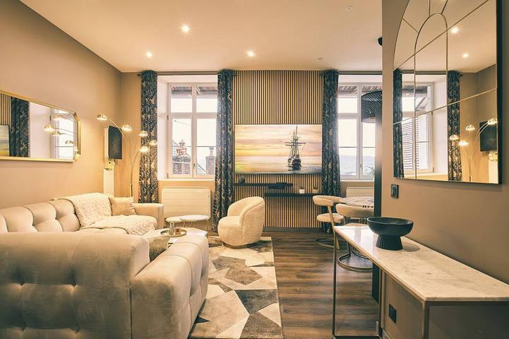 Appartement entier, \" Pearl \" vue panoramique in Lons-le-Saunier, Jura