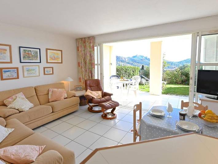 Gîte pour 6 personnes, avec terrasse ainsi que jardin et piscine dans Gare Du Dramont - 3