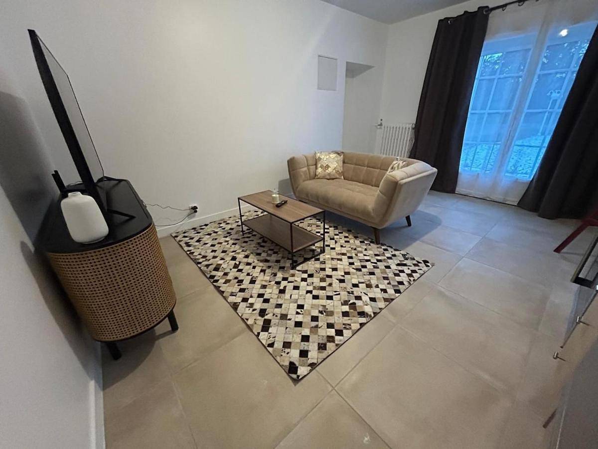 Appartement entier, Magnifique suite piscine partagée chauffée in Joué-lès-Tours, Région de Tours