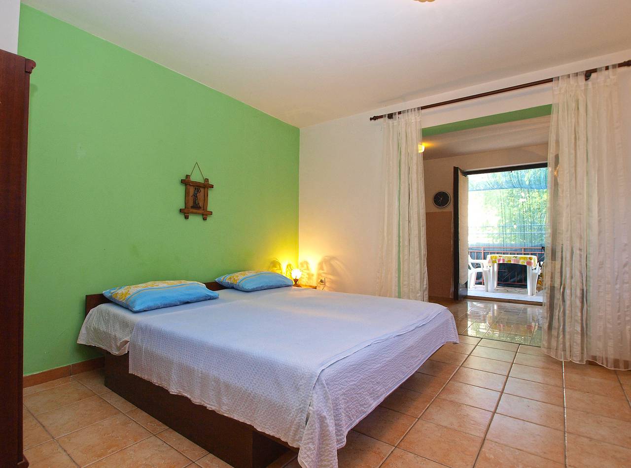 Apartamento entero, Apartamento de vacaciones para 4 personas con terraza in Banjole, Costa sur de Istria