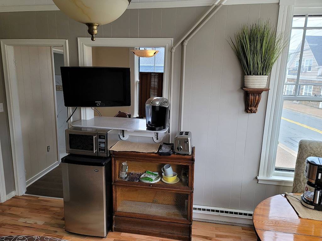 Ganze Wohnung, Carter's Beach Suite. Cozy 2some, kitchen, priv. entrance, center Liverpool. in Region of Queens Municipality, Queens County